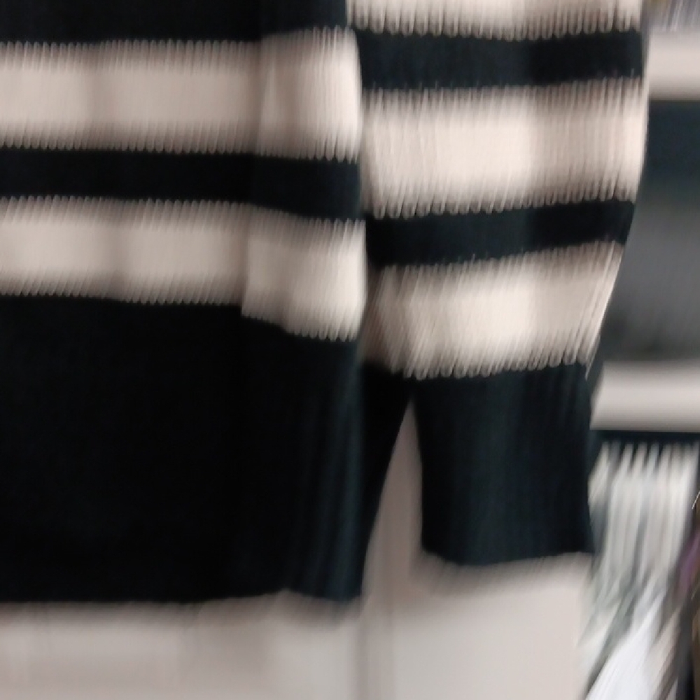 Sweater - Picture 4 of 7